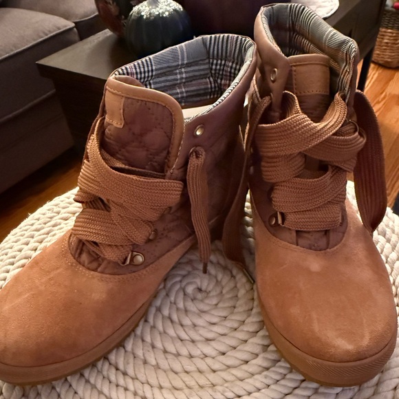 Women’s Keds Winter Boots - Picture 1 of 4
